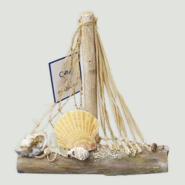 Boat on wooden trunk + wood 15x18 cm.