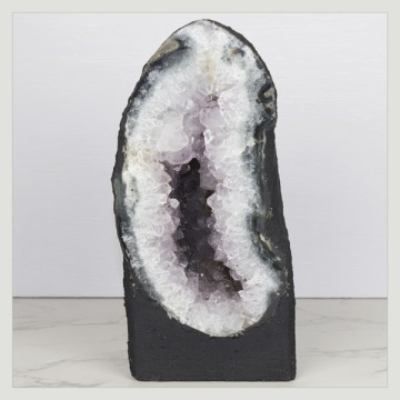 Amethyst Chapel 2.76 Kg. approx. 10 x 20.5 x 9.5 cm. approx