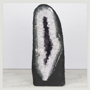 Capilla Amatista de 6,5 Kg. aprox. 11,5 x 29 x 13 cm. aprox