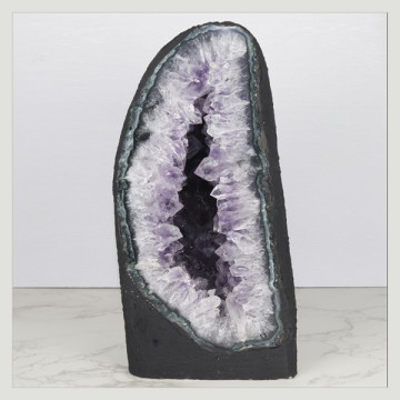 Amethyst Chapel 5.56 Kg. approx. 14.5 x 29 x 14 cm. approx
