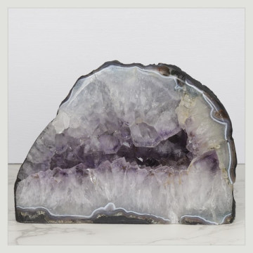 Capilla Amatista de 5,34 Kg. aprox. 22 x 16 x 13 cm. aprox