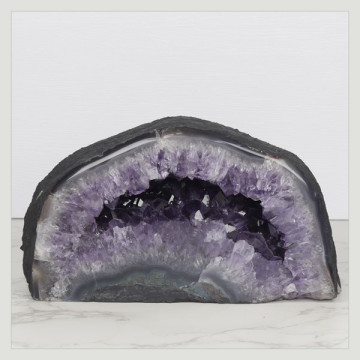Amethyst Chapel of 3.4 Kg. approx. 20 x 11 x 10.5 cm. approx.