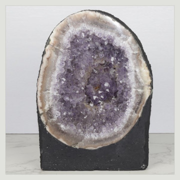 Capilla Amatista de 4,86 Kg. aprox. 16 x 23,5 x 11 cm. aprox