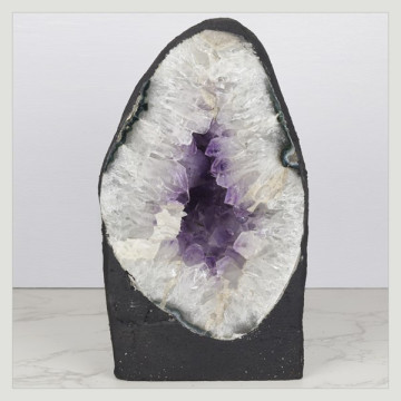 Capilla Amatista de 4,96 Kg. aprox. 13 x 24 x 10 cm. aprox