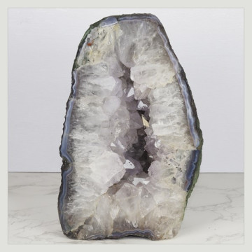 Capilla Amatista de 7,88 Kg. aprox. 17 x 28 x 12 cm. aprox