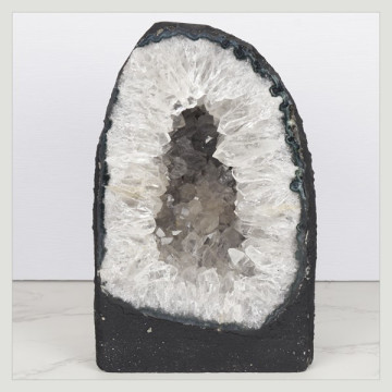 Amethyst Chapel 4.72 Kg. approx. 13.5 x 21 x 12 cm. approx