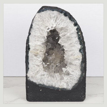 Capilla Amatista de 4,72 Kg. aprox. 13,5 x 21 x 12 cm. aprox