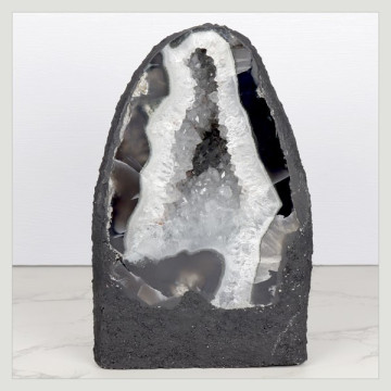 Capilla Amatista de 3,52 Kg. aprox. 12 x 19 x 10 cm. aprox