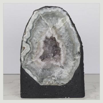 Amethyst Chapel 3.72 Kg. approx. 14 x 20 x 9 cm. approx