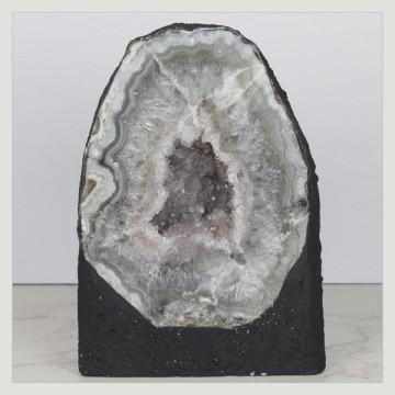 Capilla Amatista de 3,72 Kg. aprox. 14 x 20 x 9 cm. aprox