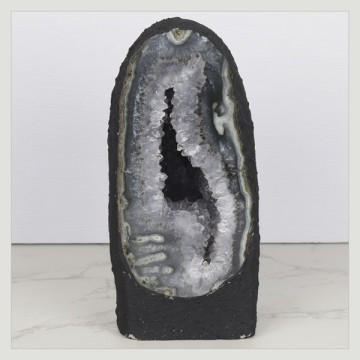 Amethyst Chapel of 2.22 Kg. approx. 8 x 18 x 9 cm. approx