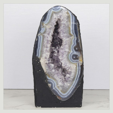 Amethyst Chapel 4.9 Kg. approx. 12 x 25 x 10 cm. approx