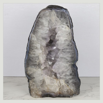 Capilla Amatista de 7,14 Kg. aprox. 17 x 29 x 11 cm. aprox