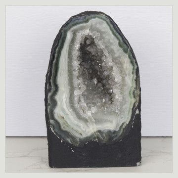 Amethyst Chapel of 2 Kg. approx. 10 x 16.5 x 8 cm. approx