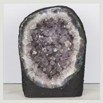 Capilla Amatista de 5,92 Kg. aprox. 16 x 24 x 11 cm. aprox