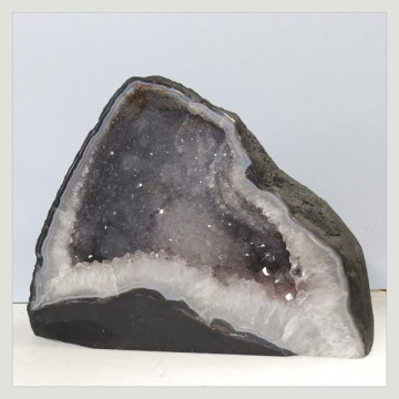 Capilla Amatista de 15,62 Kg. aprox. 35 x 26,5 x 20 cm. aprox