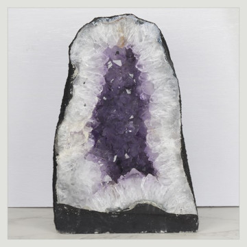 Capilla Amatista de 10,44 Kg. aprox. 20 x 30 x 15,5 cm. aprox