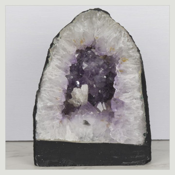 Amethyst Chapel of 5.02 Kg. approx. 17 x 22.5 x 12 cm. approx.