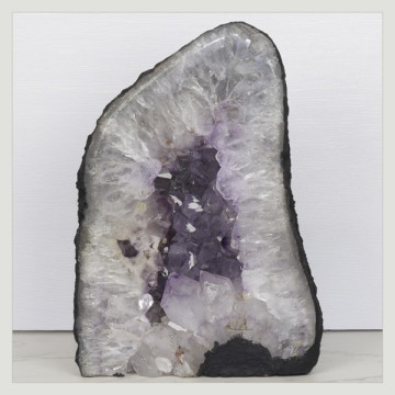 Amethyst Chapel of 4.12 Kg. approx. 15.5 x 22 x 10 cm. approx.