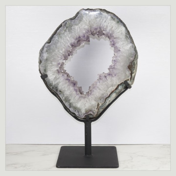 Amatista Argolla Metal de 5,6 kg. aprox. 28,5 x 43 x 17,5 cm. aprox