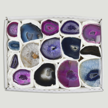 Agate Geode, cut base. 4.8-5.5 kg. approx. Box 35x27x5 cm