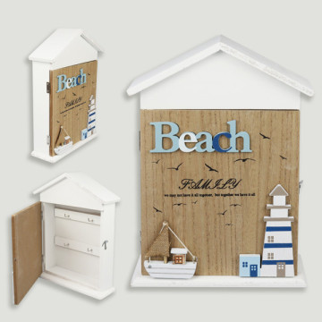 Porta-chaves em madeira. 22 x 7 x 29 cm. aprox. Modelo: Praia / farol / barco