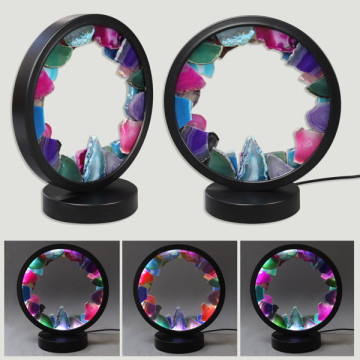 Luminária esférica. Minerais em bruto/placas de ágata. LED USB. 18x20cm