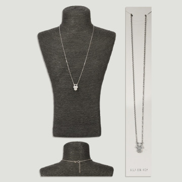 Silver Hand of Fatima pendant with cubic zirconia. Chain: 50cm approx.