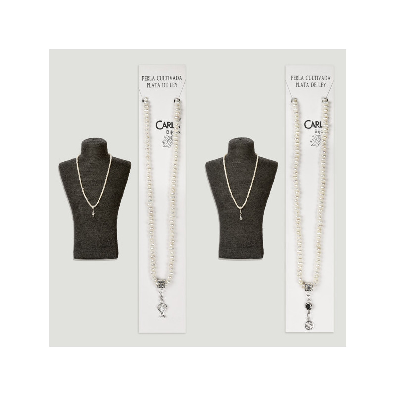 Collier mini perles en argent avec divers pendentifs. 40 cm environ Collier mini perles en argent avec divers pendentifs. 40 cm environ