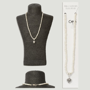 Collier mini perles en argent avec divers pendentifs. 40 cm environ
