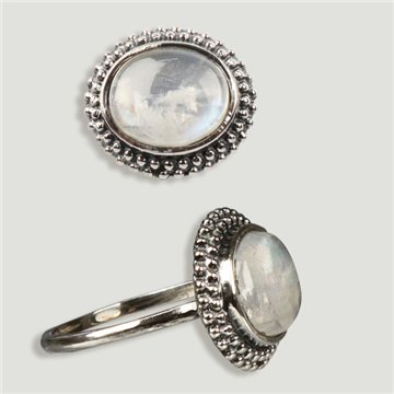 Anel cabochão em prata. Pedra da Lua.