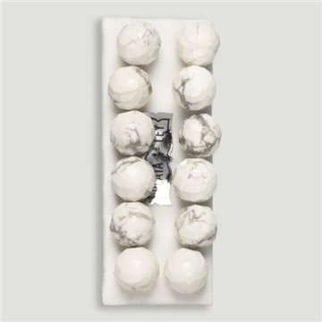 HOWLITA BLANCA. Pendientes plata. Bola facetada 10 mm