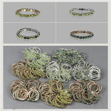 Sparkly elastic ring. Green