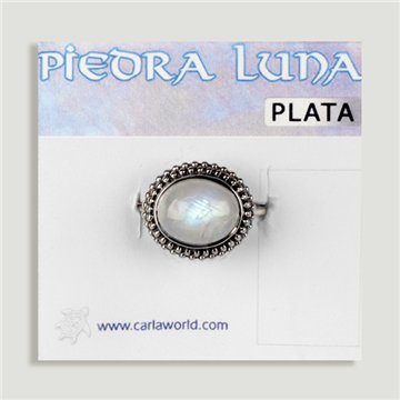 Silver cabochon ring. Moonstone.