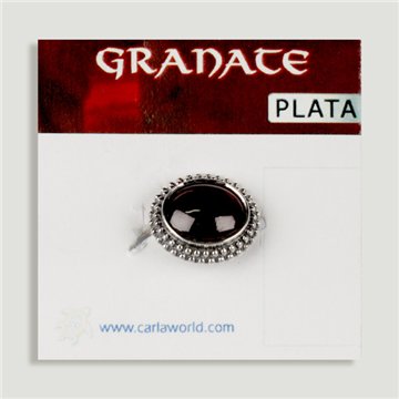 Silver cabochon ring. Garnet.