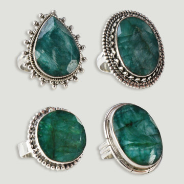 Anillo de Plata ajustable. Corindón Verde. A partir de 9,2gr. (PRECIO POR GRAMO)