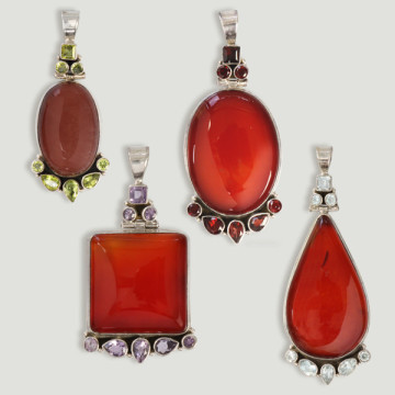 Pendentif en argent. Agate cornaline avec pierres précieuses. À partir de 18 gr. (PRIX PAR GRAMME)