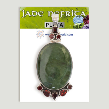 Pendentif en argent. Jade néphrite avec pierres précieuses. À partir de 25,3 gr. (PRIX PAR GRAMME)
