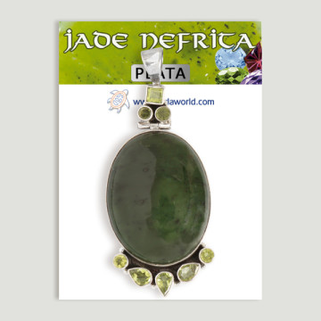 Pendentif en argent. Jade néphrite avec pierres précieuses. À partir de 25,3 gr. (PRIX PAR GRAMME)