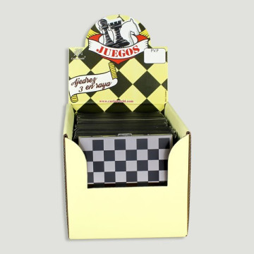Jeux de voyage. Échecs et morpion. 10,5 x 10,5 x 1 cm