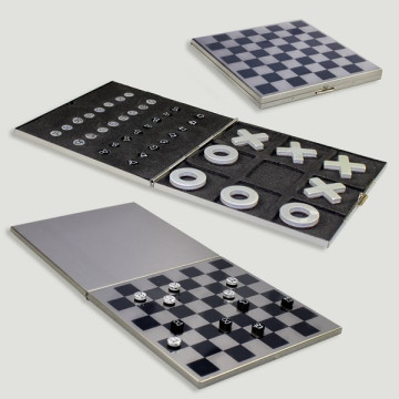 Jogos de viagens. Xadrez e jogo do galo. 10,5x10,5x1cm