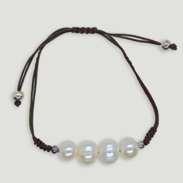 PÉROLA. Pulseira ajustável em macramé
