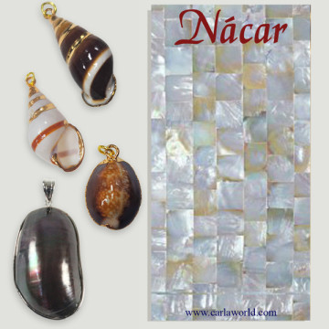 NÁCAR. Pendente banhado a prata/ouro.