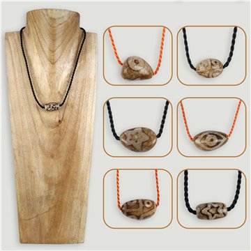 AGATE TIBETAINE (DZI). Pendentif formes assorties avec cordon
