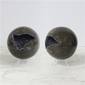 Amethyst Geode Ball. 1.07 kg