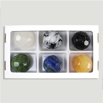 Bola facetada. Minerais sortidos. Aprox. 198 g