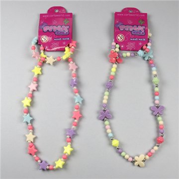 Ensemble collier/bracelet en plastique. Étoiles/Papillons. Styles assortis