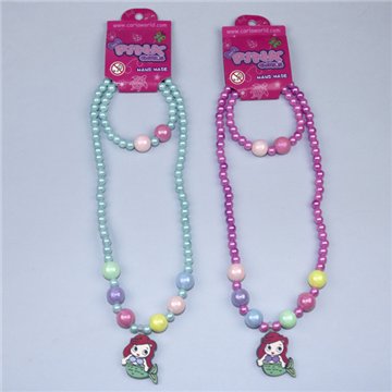 Ensemble collier/bracelet en plastique. Petites sirènes. Styles assortis