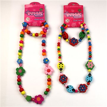 Ensemble collier/bracelet en bois. Coccinelle/Fleur. Styles assortis