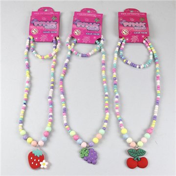 Conjunto collar/pulsera de plástico. Frutos del bosque. Modelos surtidos